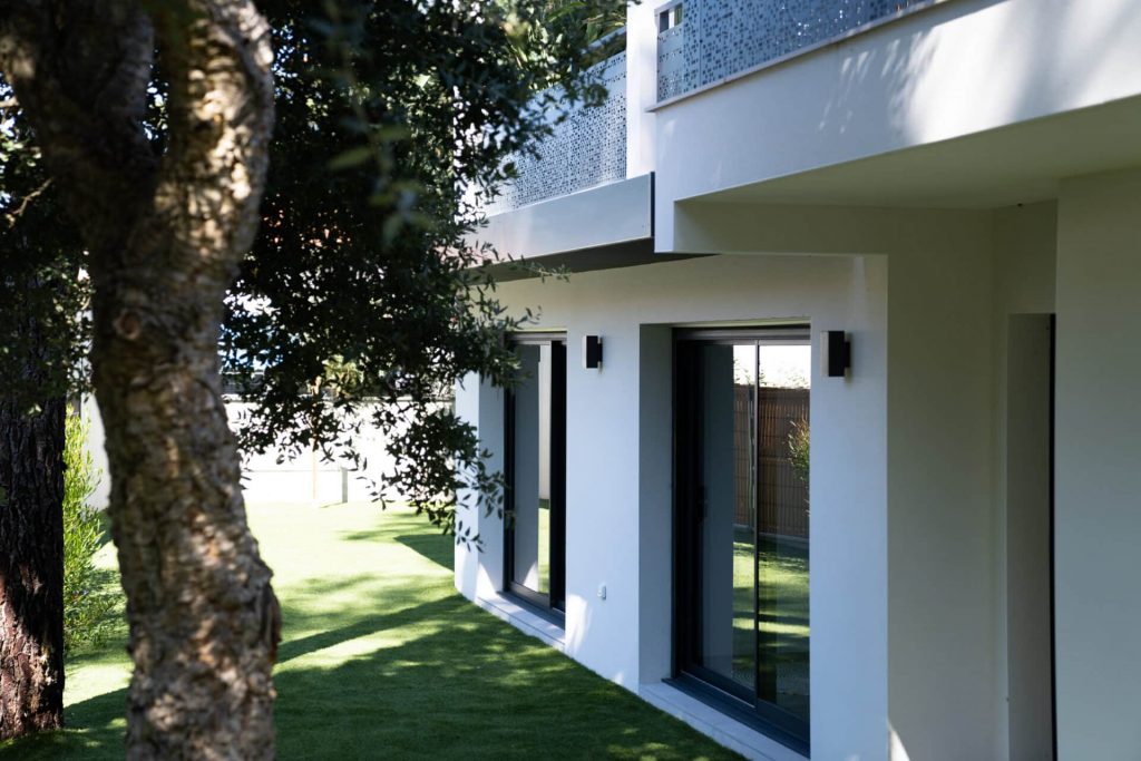 Maison moderne avec menuiseries en alu