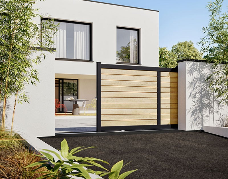 Maison moderne avec portail alu et bois